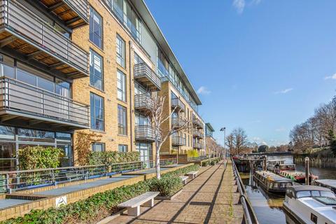 Point Wharf Lane, Brentford TW8
