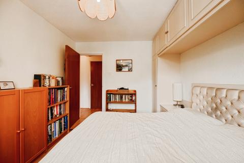 2 bedroom flat for sale, Honeywood Close, Portsmouth, Hampshire, PO3