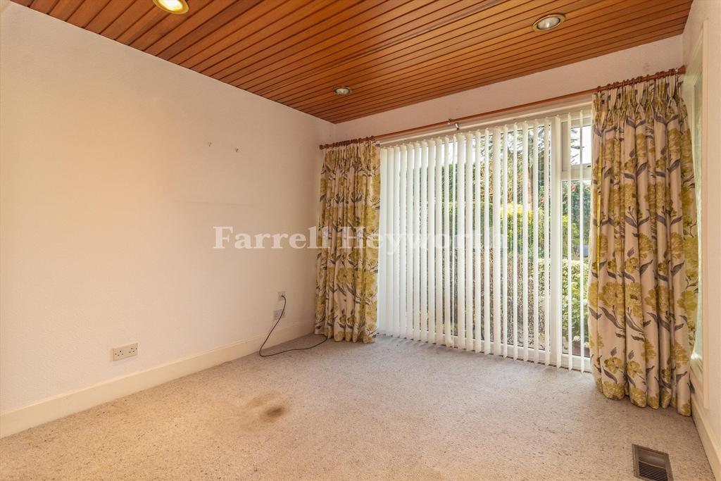 Bedroom 1 image 3