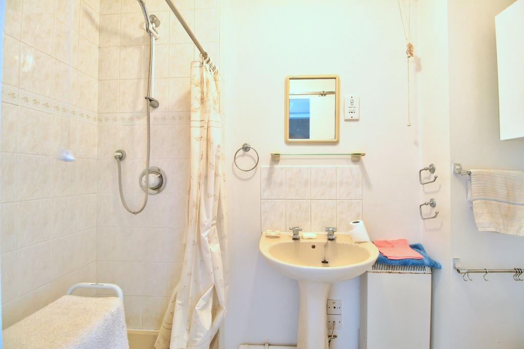 Annex Shower Room