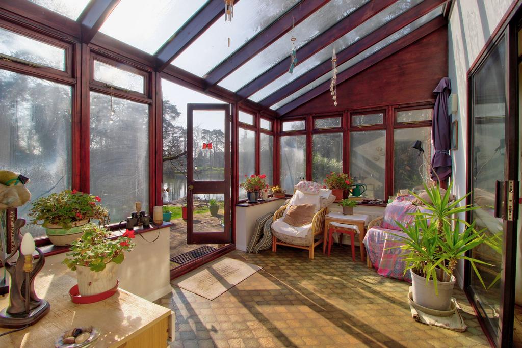4m conservatory with peaceful views