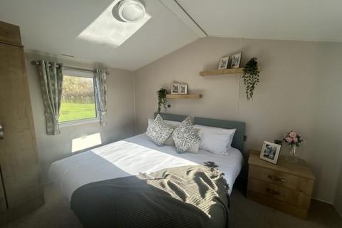 2 bedroom park home for sale, West Mersea Holiday Park – Essex