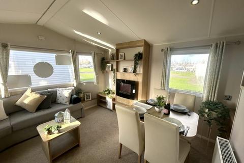 2 bedroom park home for sale, West Mersea Holiday Park – Essex