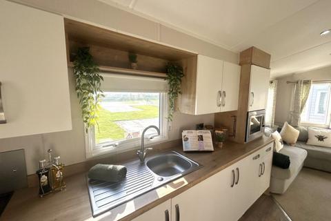 2 bedroom park home for sale, West Mersea Holiday Park – Essex