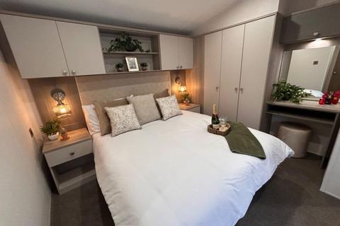 2 bedroom park home for sale, West Mersea Holiday Park – Essex