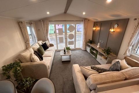 2 bedroom park home for sale, West Mersea Holiday Park – Essex