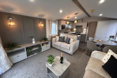 2 bedroom park home for sale, West Mersea Holiday Park – Essex