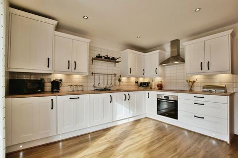 4 bedroom semi-detached house for sale, Lawnhurst Avenue, Wythenshawe, Manchester, M23