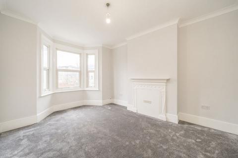 4 bedroom flat for sale, Hillside, London NW10
