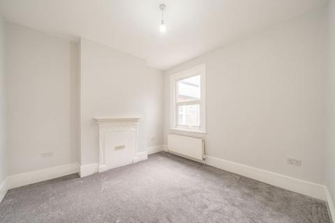 4 bedroom flat for sale, Hillside, London NW10
