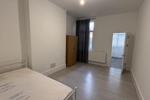 undefined, Park Avenue, Mitcham CR4