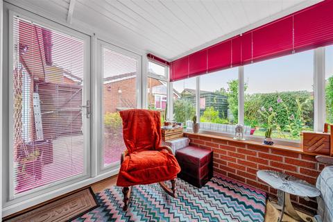 3 bedroom detached bungalow for sale, Aston Way, Oswestry.