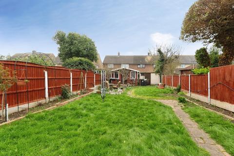 2 bedroom bungalow for sale, South Crescent, SOUTHEND-ON-SEA, Essex, SS2