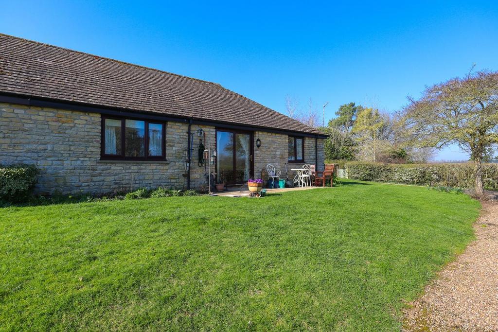 Bungalow exterior, driveway