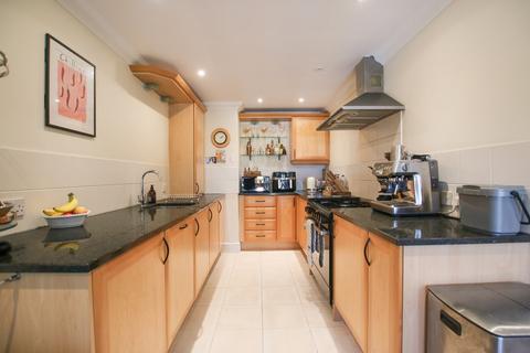 2 bedroom flat for sale, Sturges Road, Wokingham, RG40