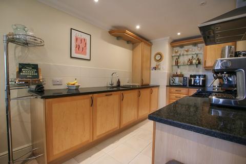 2 bedroom flat for sale, Sturges Road, Wokingham, RG40