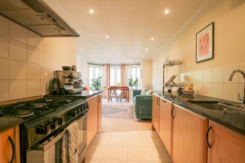 2 bedroom flat for sale, Sturges Road, Wokingham, RG40