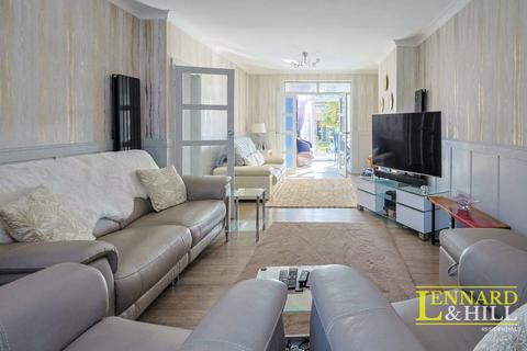 3 bedroom semi-detached house for sale, Lenmore Avenue, Grays RM17