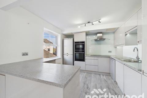 2 bedroom flat for sale, Hurst Road, Kennington, Ashford, TN24