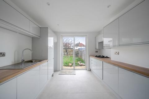 3 bedroom end of terrace house for sale, Khama Road, Tooting, London, SW17