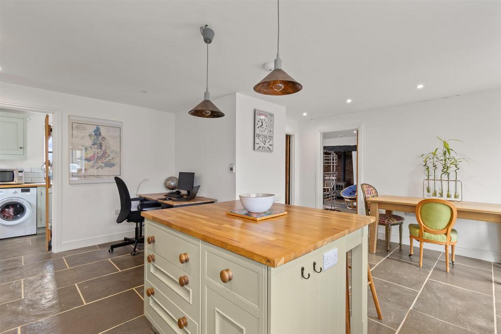 Kitchen/Dining