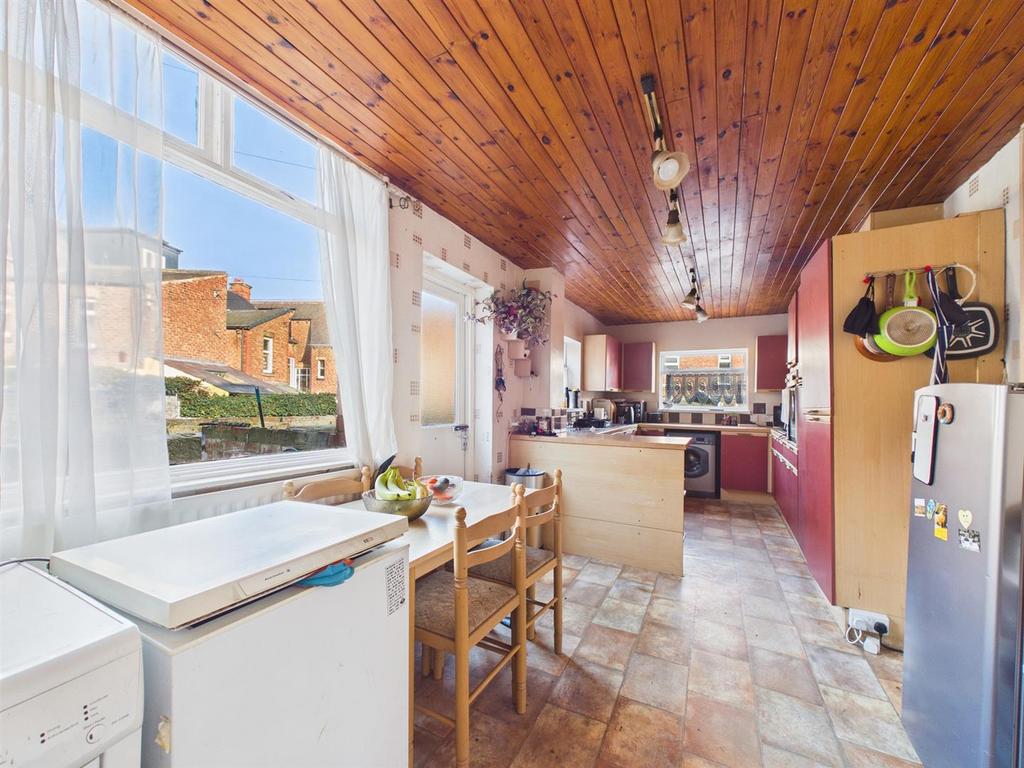 Kitchen 2.jpg