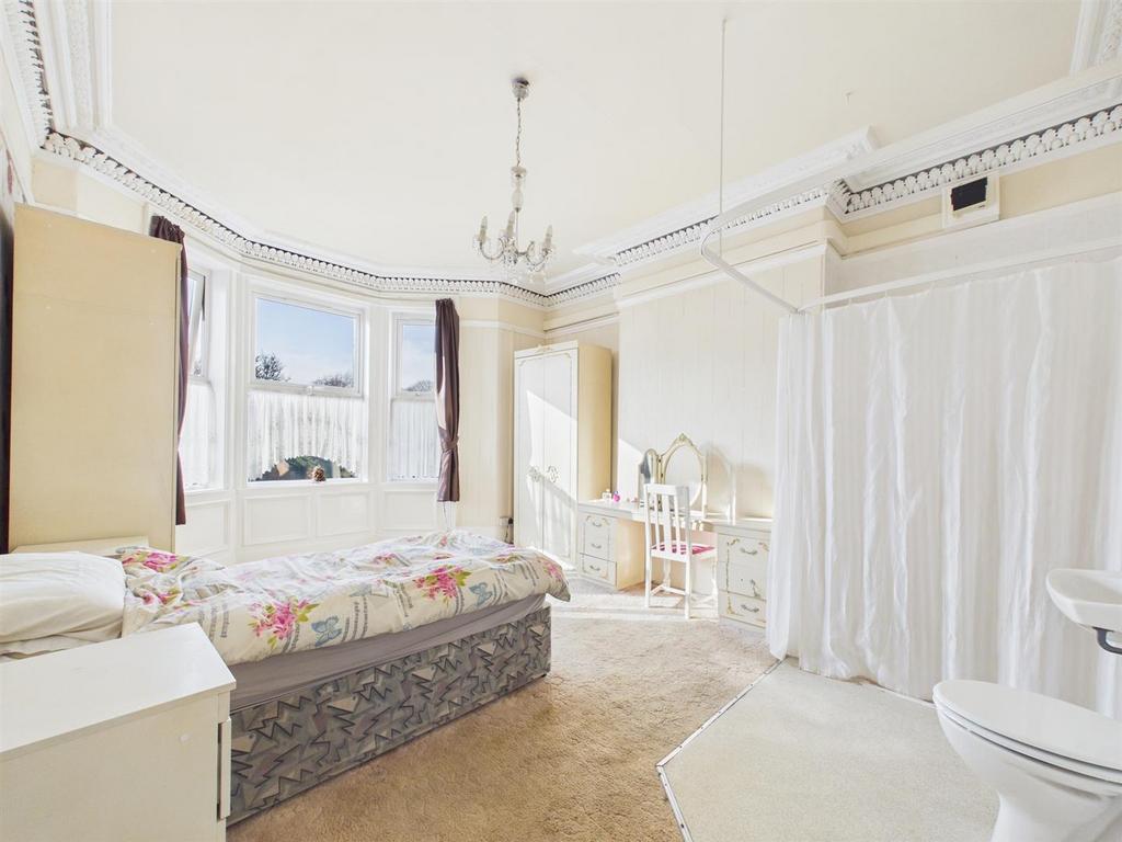 Bed 1.jpg