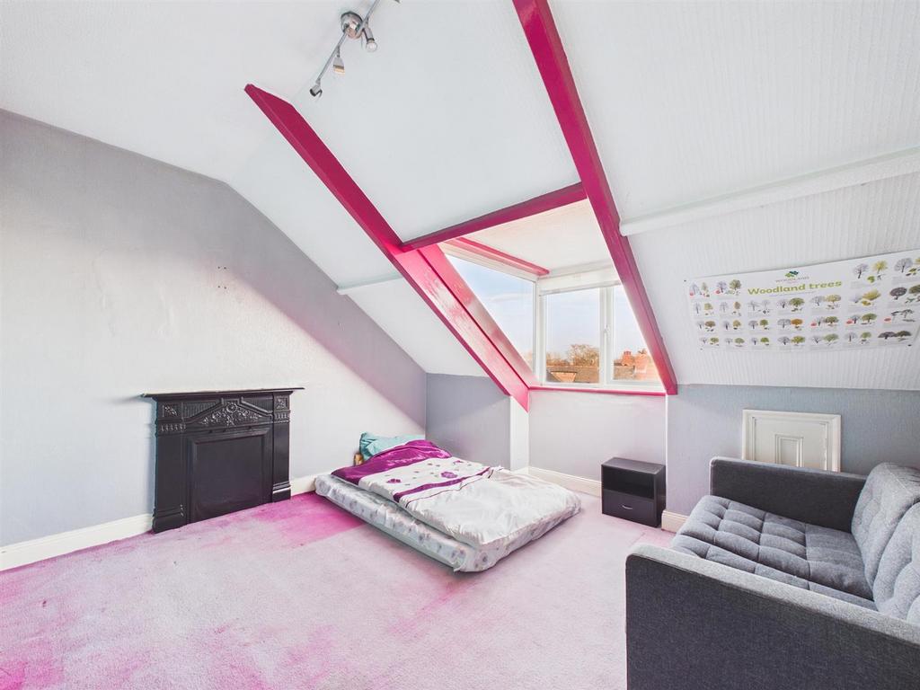 Bed 5.jpg