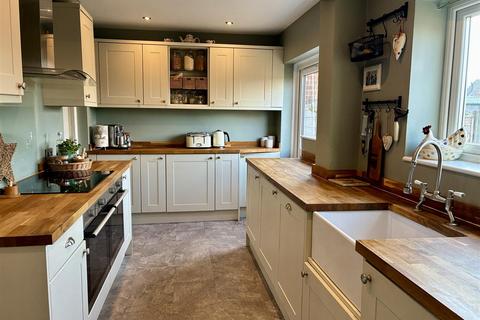 4 bedroom semi-detached house for sale, Badsey Lane, Evesham