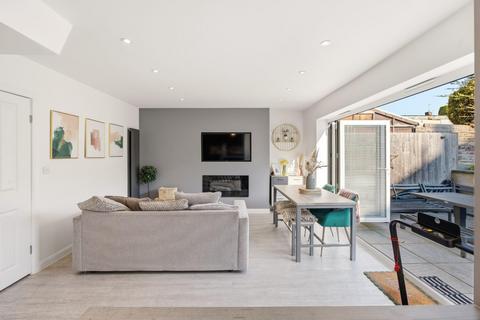 3 bedroom end of terrace house for sale, Hengrove Lane, Bristol