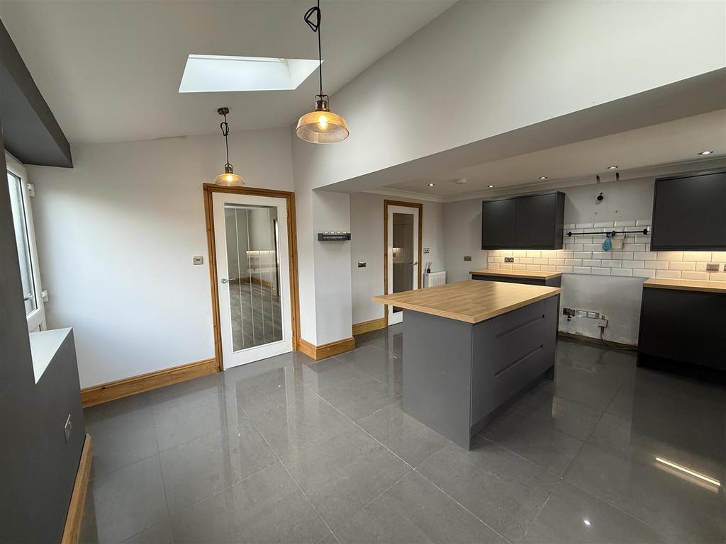 Kitchen: