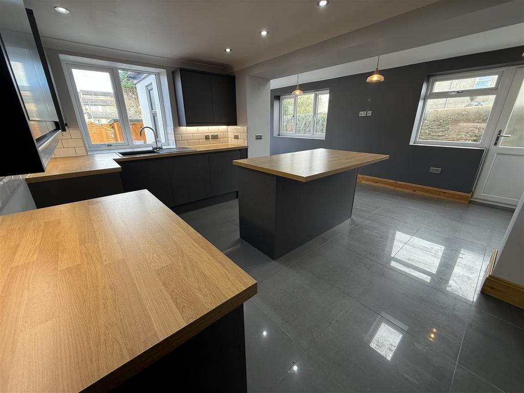 Kitchen: