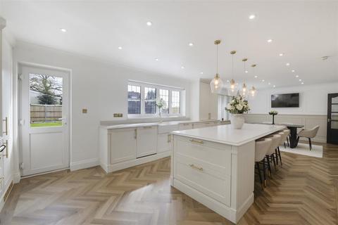 4 bedroom detached house for sale, Castle Dene, Maidstone ME14