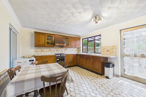 3 bedroom terraced house to rent, Kingsbury Drive, Old Windsor, Berkshire, SL4