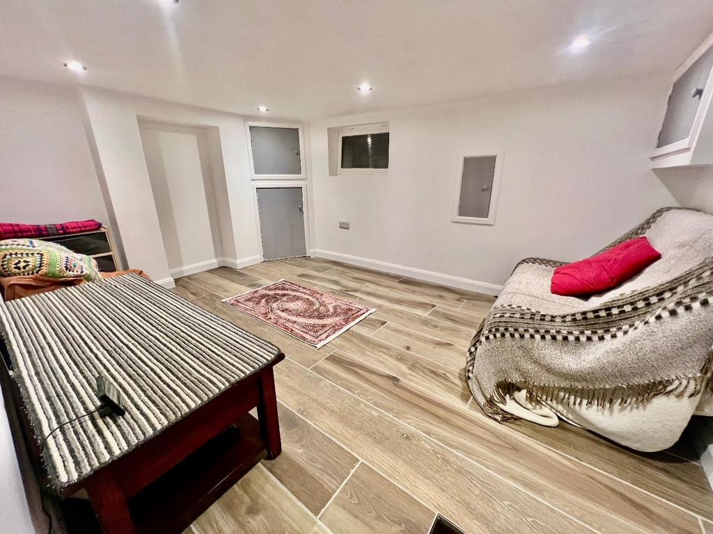Family Room (Lower GF)