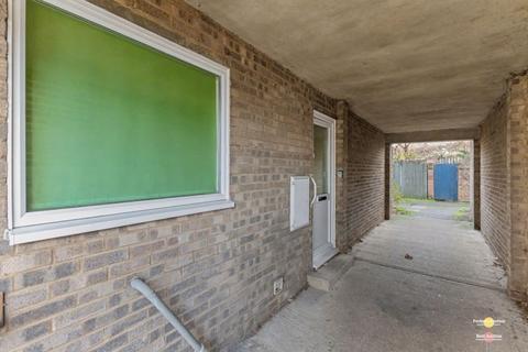2 bedroom flat for sale, Mayfield Court, Sandy SG19