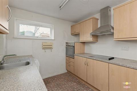 2 bedroom flat for sale, Mayfield Court, Sandy SG19