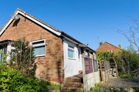 2 bedroom bungalow to rent, Westfield Road, Eastbourne