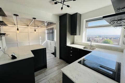 2 bedroom bungalow to rent, Westfield Road, Eastbourne