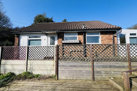 2 bedroom bungalow to rent, Westfield Road, Eastbourne