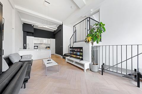 2 bedroom flat to rent, Crabtree Hall, Crabtree Lane, Fulham, London, SW6