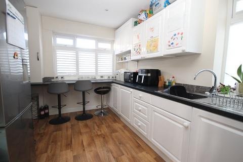 4 bedroom chalet for sale, Dulsie Road, TALBOT WOODS, BH3
