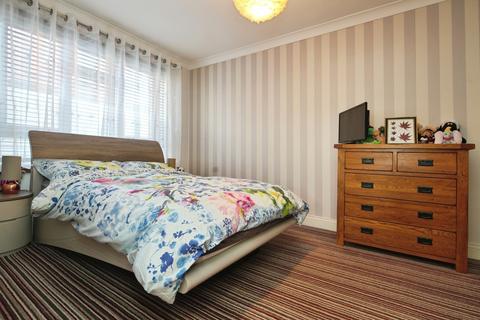 1 bedroom flat for sale, Kingsway, Hove, East Sussex, BN3