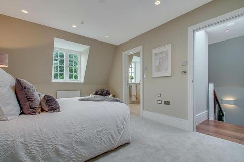 3 bedroom apartment to rent, Bute Mews, NW11