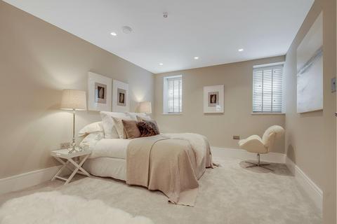 3 bedroom apartment to rent, Bute Mews, NW11