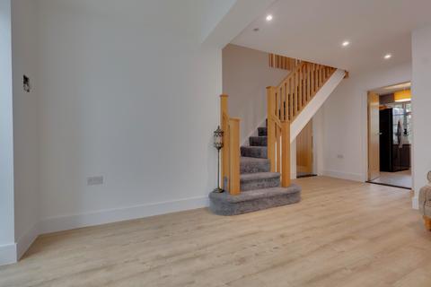 4 bedroom detached house for sale, Victoria Avenue, Hayling Island