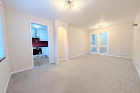 2 bedroom flat to rent, Littlebrook Avenue, Burnham