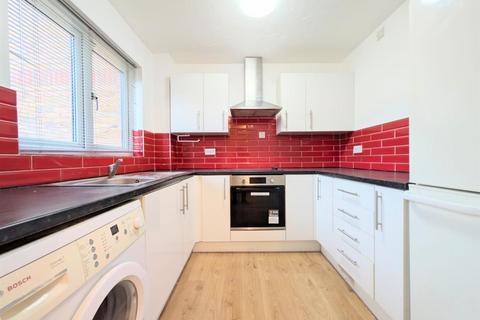 2 bedroom flat to rent, Littlebrook Avenue, Burnham