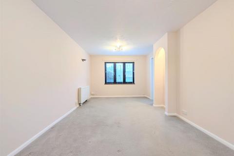 2 bedroom flat to rent, Littlebrook Avenue, Burnham