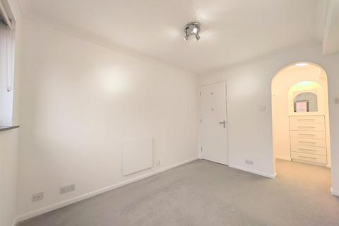 2 bedroom flat to rent, Littlebrook Avenue, Burnham
